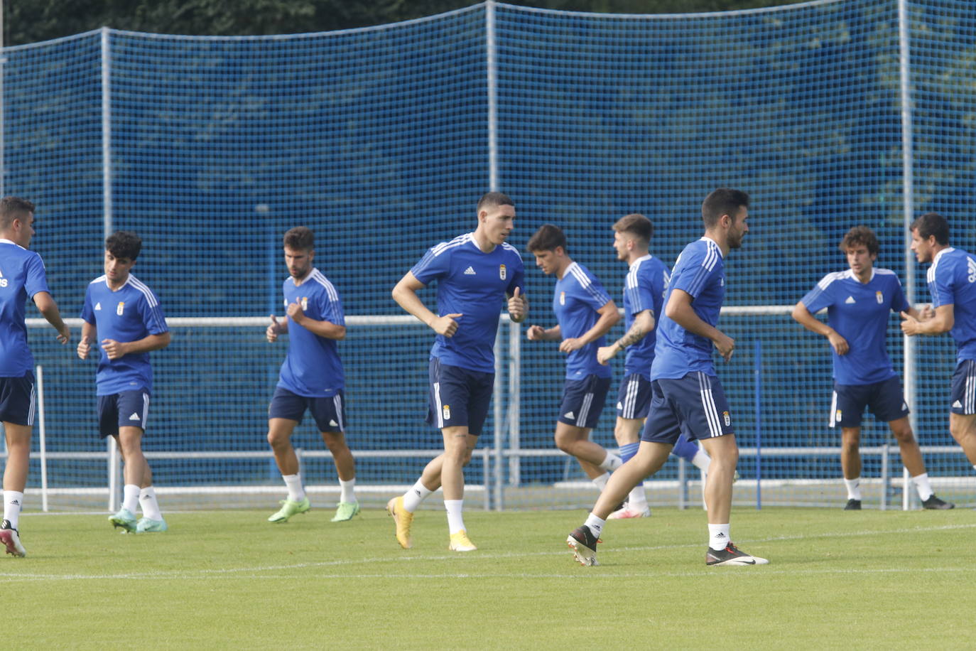 Fotos: Jirka ya es uno más en el Oviedo