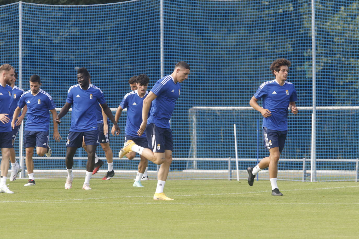 Fotos: Jirka ya es uno más en el Oviedo