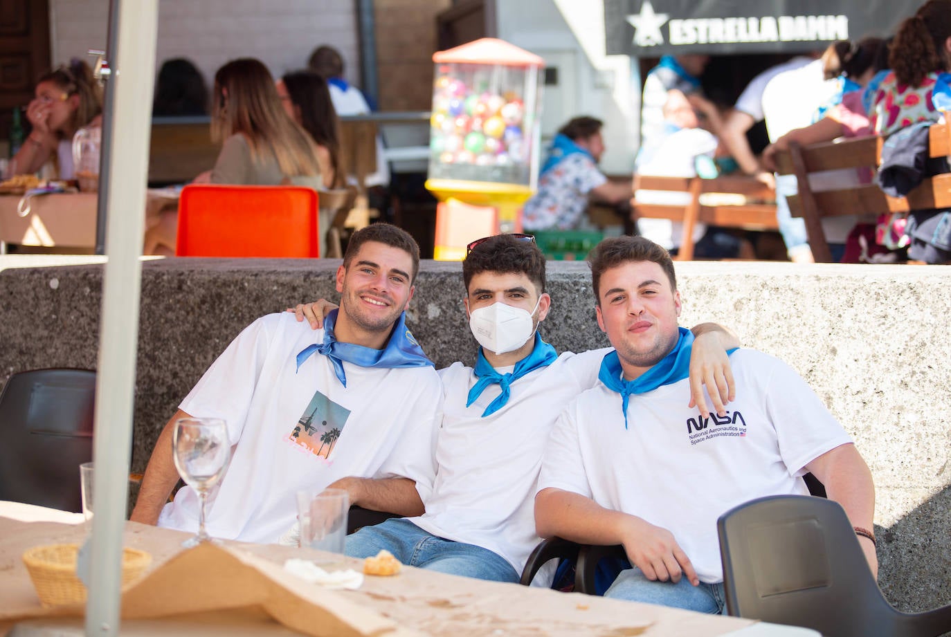 Siero ha sustituido La Sobatiella por la Plaza Les Campes. Terrazas que hacen las veces del prau en una edición especial, festiva pero con las restricciones que impone la pandemia. Aún así, los polesos no quieren quedarse sin fiesta.