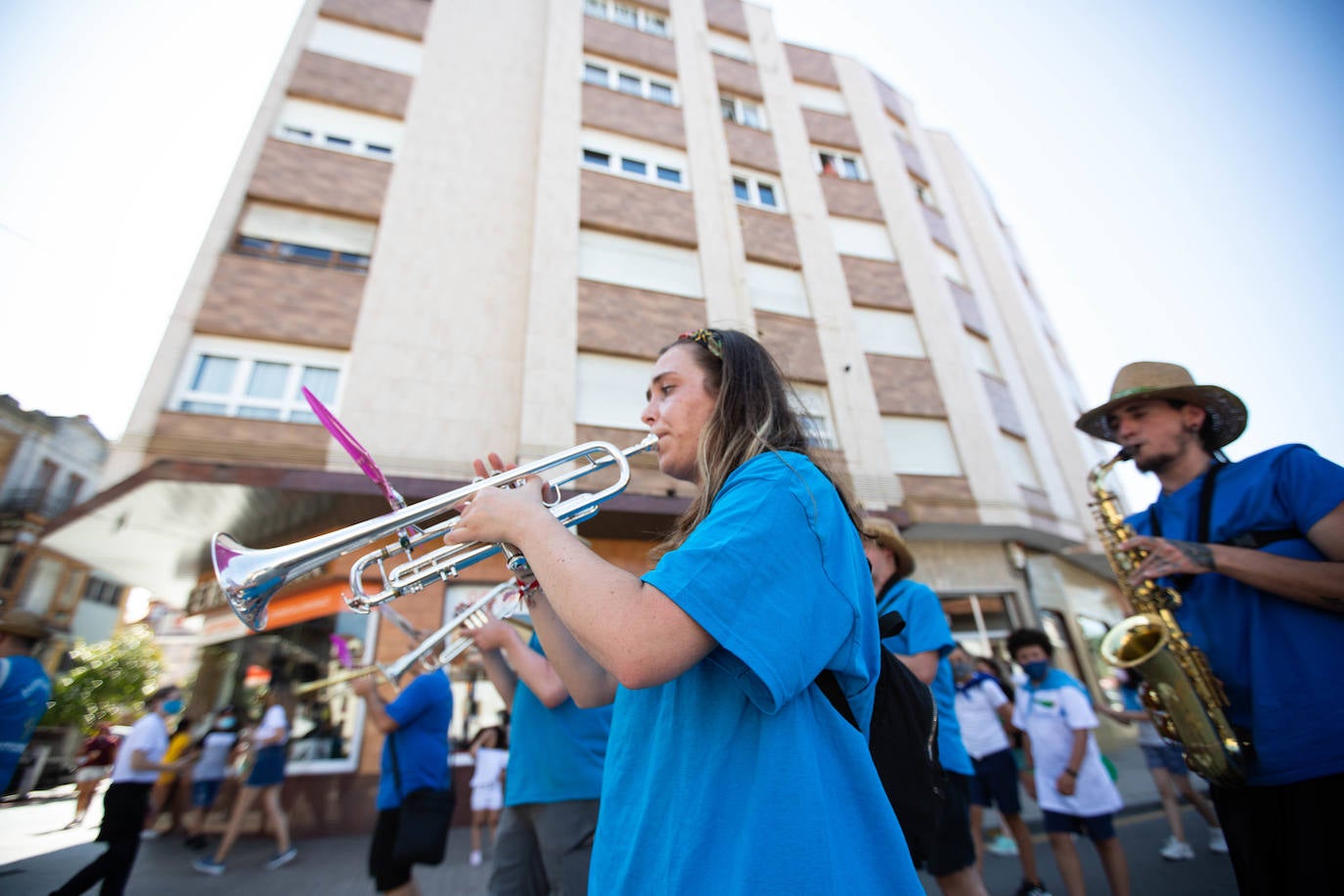 Siero ha sustituido La Sobatiella por la Plaza Les Campes. Terrazas que hacen las veces del prau en una edición especial, festiva pero con las restricciones que impone la pandemia. Aún así, los polesos no quieren quedarse sin fiesta.