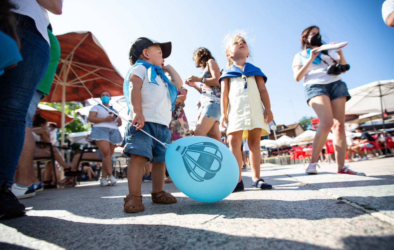 Siero ha sustituido La Sobatiella por la Plaza Les Campes. Terrazas que hacen las veces del prau en una edición especial, festiva pero con las restricciones que impone la pandemia. Aún así, los polesos no quieren quedarse sin fiesta.