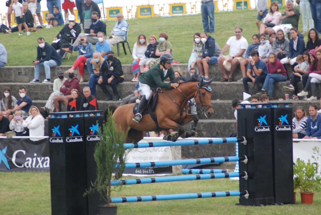 El avilesino Jaime Silvela, a lomos de 'Makuru MQ', durante su concurso. 
