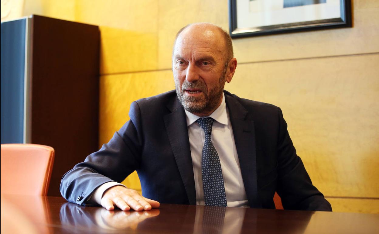 El Principado defiende el plus a funcionarios para igualarlos al sector privado