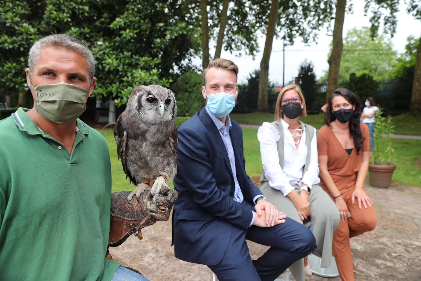 Águilas y distintas variedades de búhos protagonizarán el aclamado documental en vivo que vuelve a Gijón del 23 de julio al 1 de agosto. Esta actividad permitirá al público conocer de cerca algunas de las aves de presa más fascinantes del mundo.