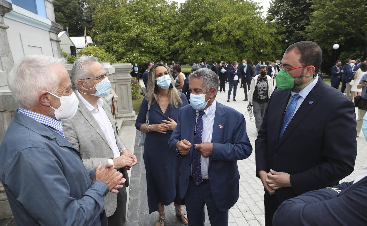 Adrián Barbón y Miguel Angel Revilla, en Colombres, en el III Encuentro Hispano-Americano 