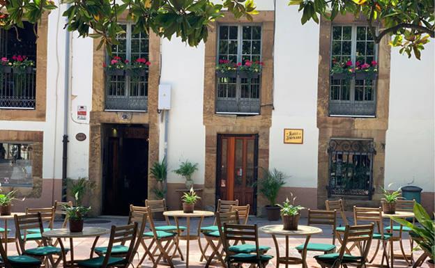 Terraza de Al Baile la Temprana en Oviedo