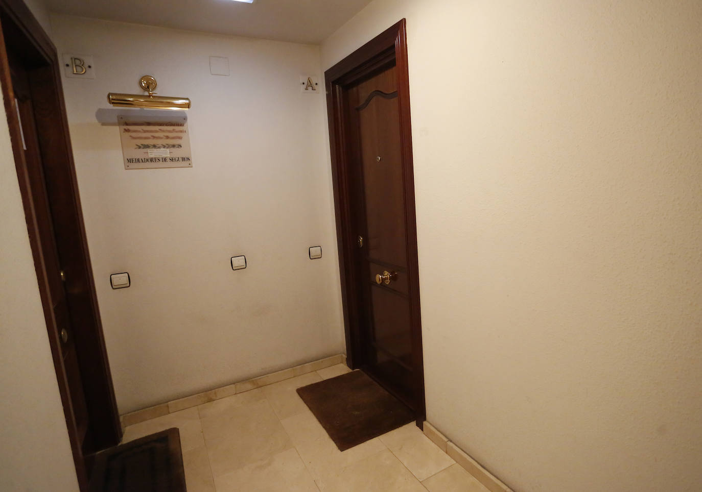 La Policía Nacional investiga una violación múltiple a dos jóvenes de 22 años en Gijón. Se ha detenido a cuatro hombres, de entre 20 y 30 años, de nacionalidad portuguesa.