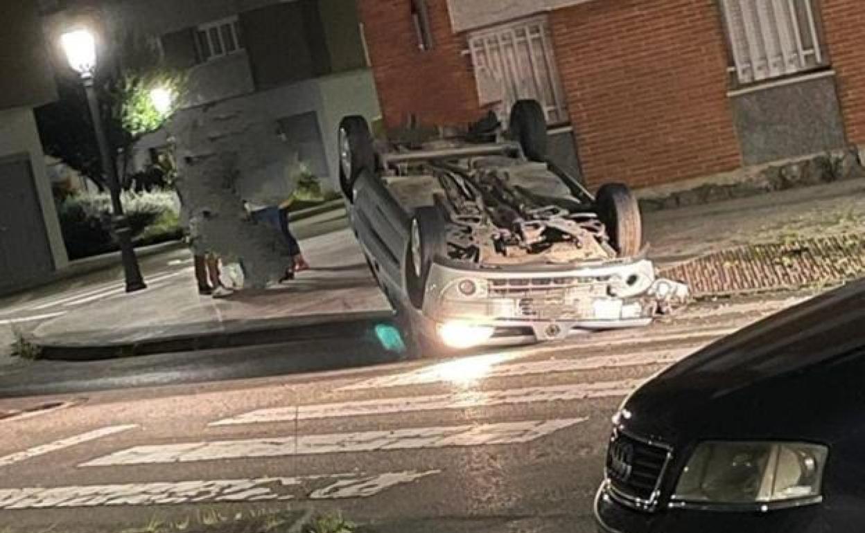 Accidente de tráfico ocurrido en Sotrondio durante la madrugada del sábado al domingo. 