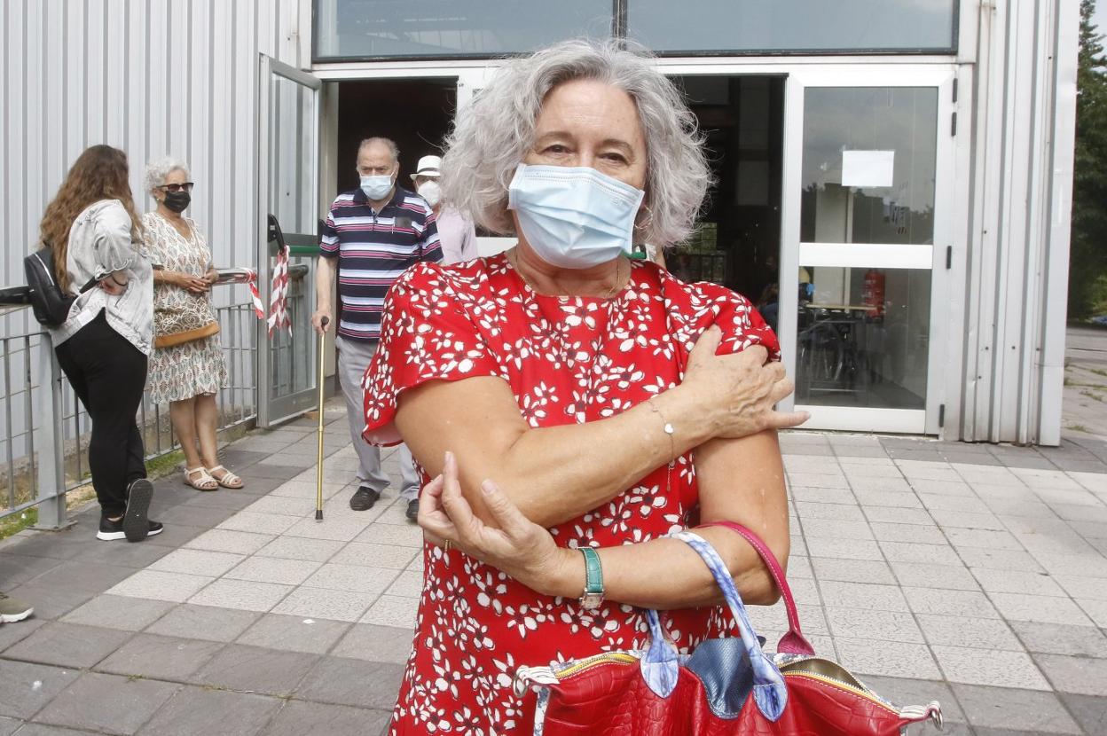 María Martínez recibió ayer la segunda dosis de Astrazeneca en Gijón. 