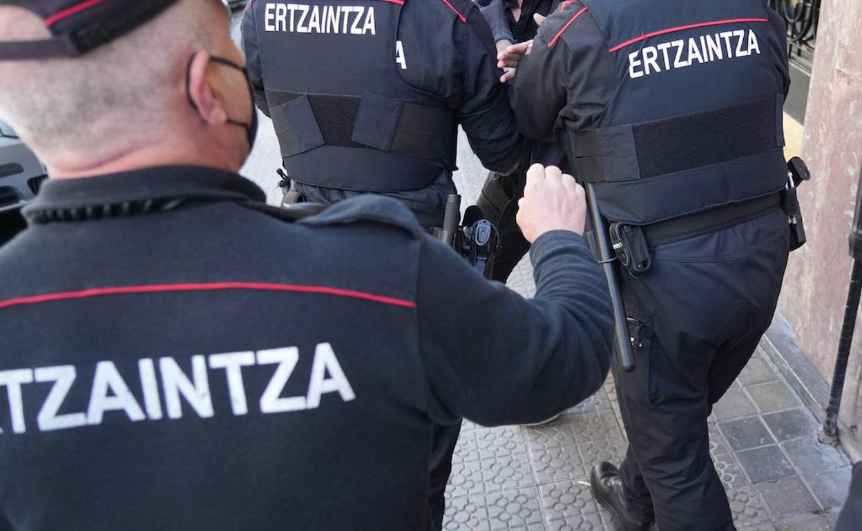 Agentes de la Ertzaintza 