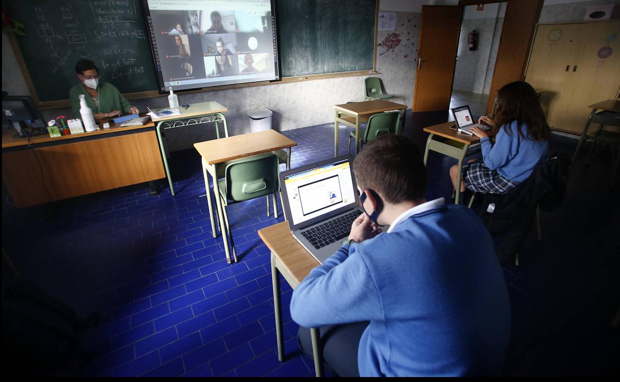 Portátiles y pantallas digitales en el Colegio Santa María del Naranco de Oviedo
