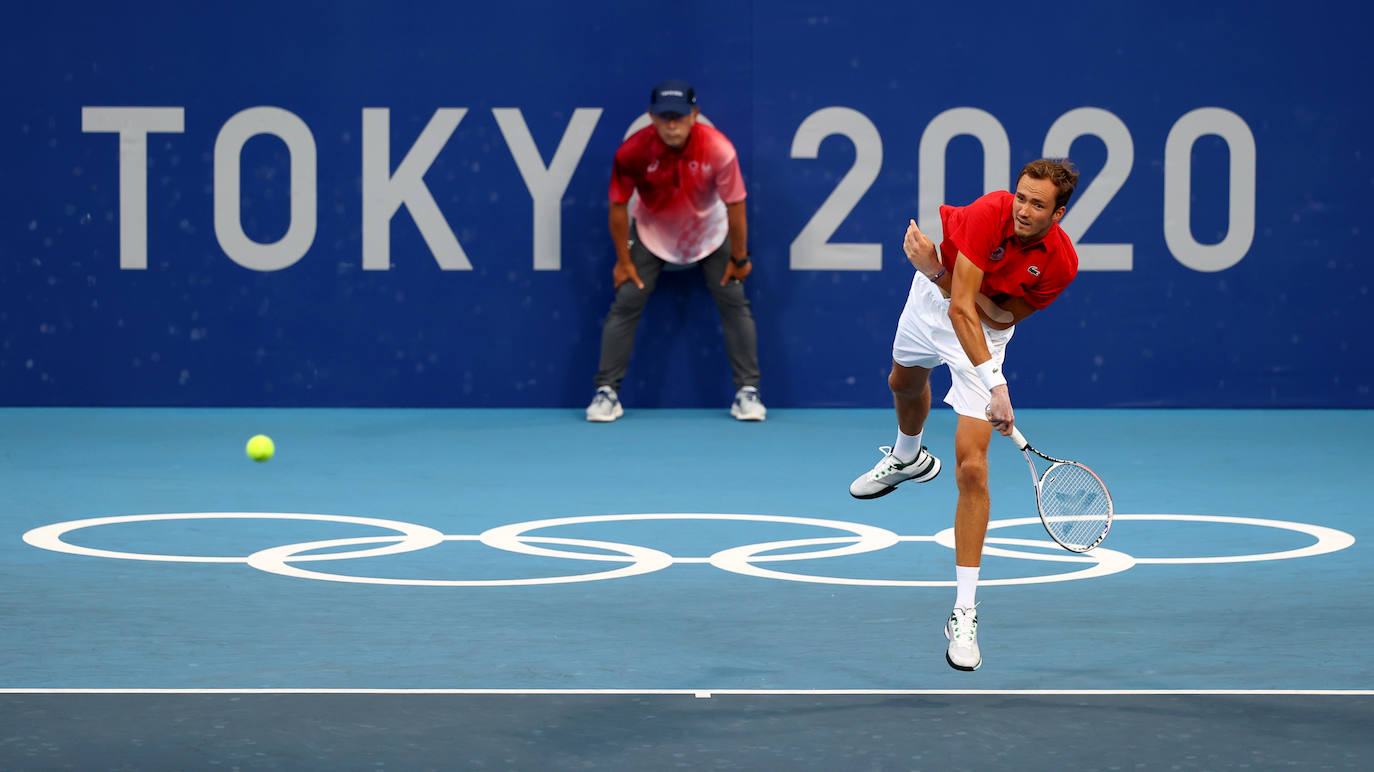El tenista gijonés se ha clasificado para las semifinales de los Juegos Olimpicos de Tokio tras batir en dos sets al ruso Daniil Medvédev. Carreño venció por 6-2 y 7-6 (7-5) y se medirá en semifinales al Khachanov. 