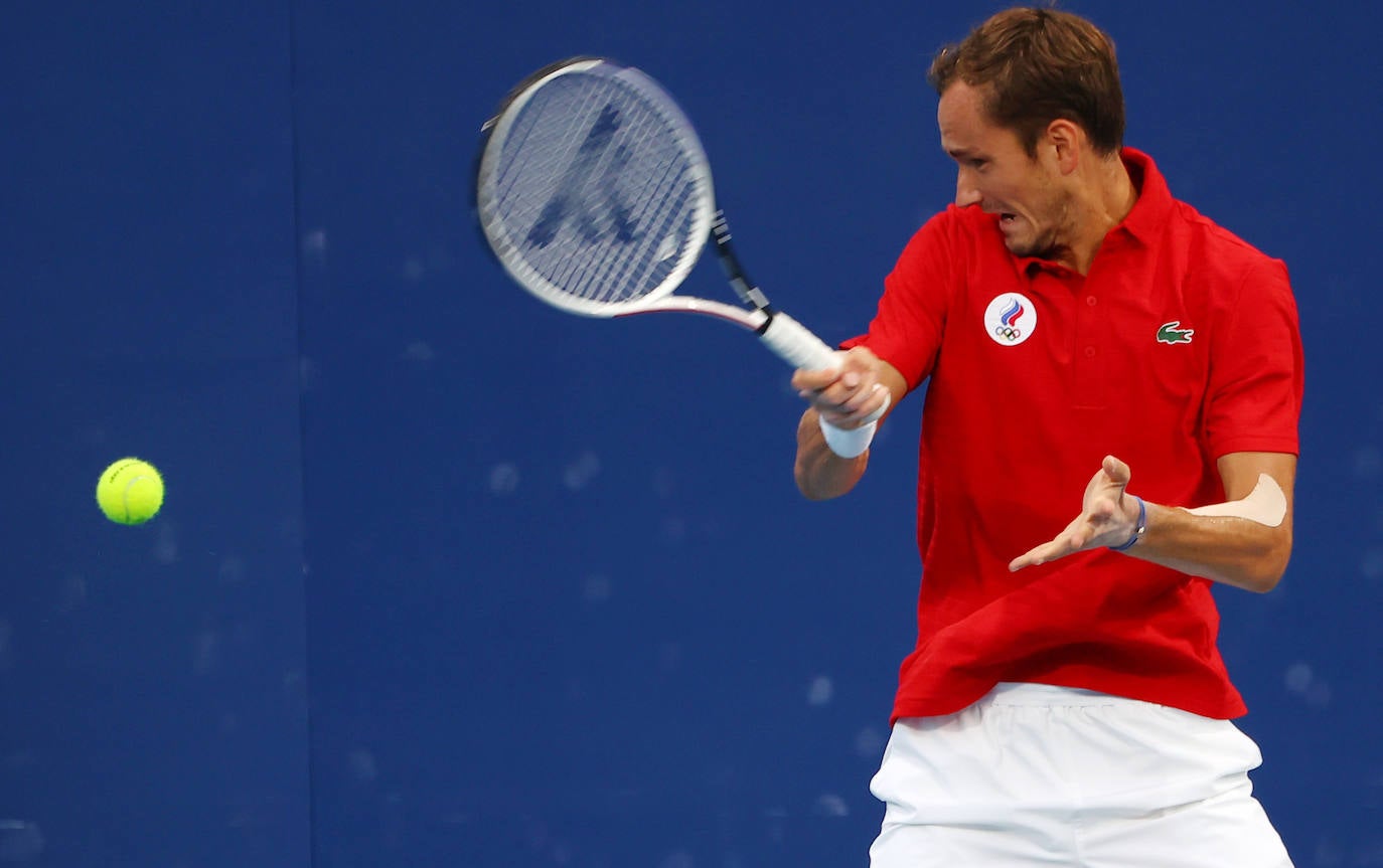 El tenista gijonés se ha clasificado para las semifinales de los Juegos Olimpicos de Tokio tras batir en dos sets al ruso Daniil Medvédev. Carreño venció por 6-2 y 7-6 (7-5) y se medirá en semifinales al Khachanov. 