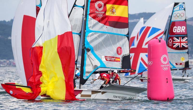 Hoy en Tokio Ana Peleteiro se clasifica para la final de triple salto después de hacer marca personal al aire libre y batir un récord nacional. Támara Echegoyen y Paula Barceló ya marchan segundas en vela.