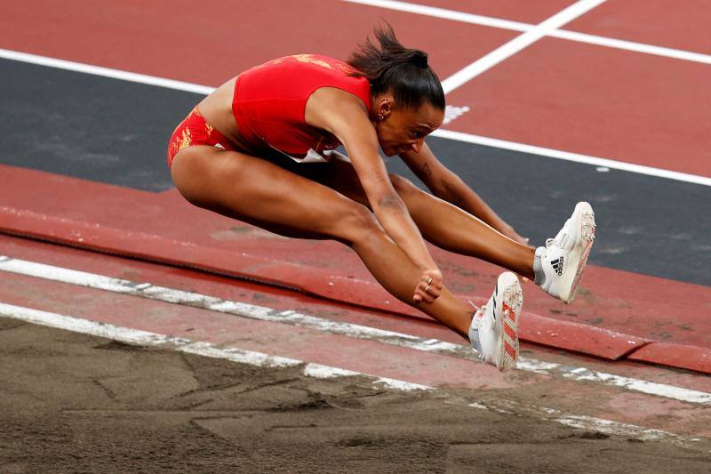 Hoy en Tokio Ana Peleteiro se clasifica para la final de triple salto después de hacer marca personal al aire libre y batir un récord nacional. Támara Echegoyen y Paula Barceló ya marchan segundas en vela.