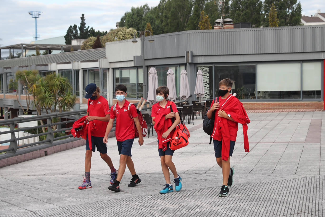 Integrantes de la sección de tenis del Grupo Covadonga se han reunido para animar a Pablo Carreño ante su partido de semifinales en los Juegos Olímpicos de Tokio 2020.