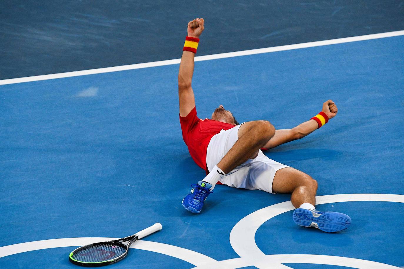 El tenista asturiano Pablo Carreño ha logrado una medalla de bronce en sus primeros Juegos Olímpicos. Se trata del primer gijonés en lograr una medalla olímpica en deporte individual desde Pedro Pidal. Carreño venció a Novak Djokovic, número uno del mundo, en un intenso partido de casi tres horas en el que desquició en muchos momentos al serbio