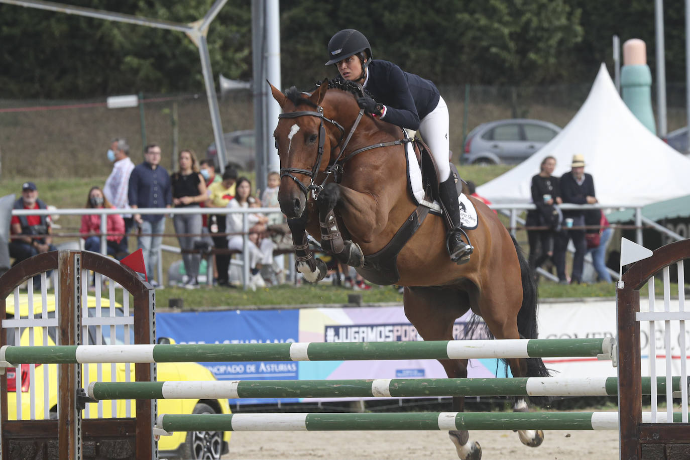Las jóvenes amazonas fueron las protagonistas de la jornada del sábado en el CSN 3 estrellas del Gijón Horse Jumping que se disputa en el Chas. La mexicana Ángela González y la astur-catalana Sira Martínez Cullell se llevaron las dos pruebas más importantes, demostrando su valía y sus ganas de progresar. 