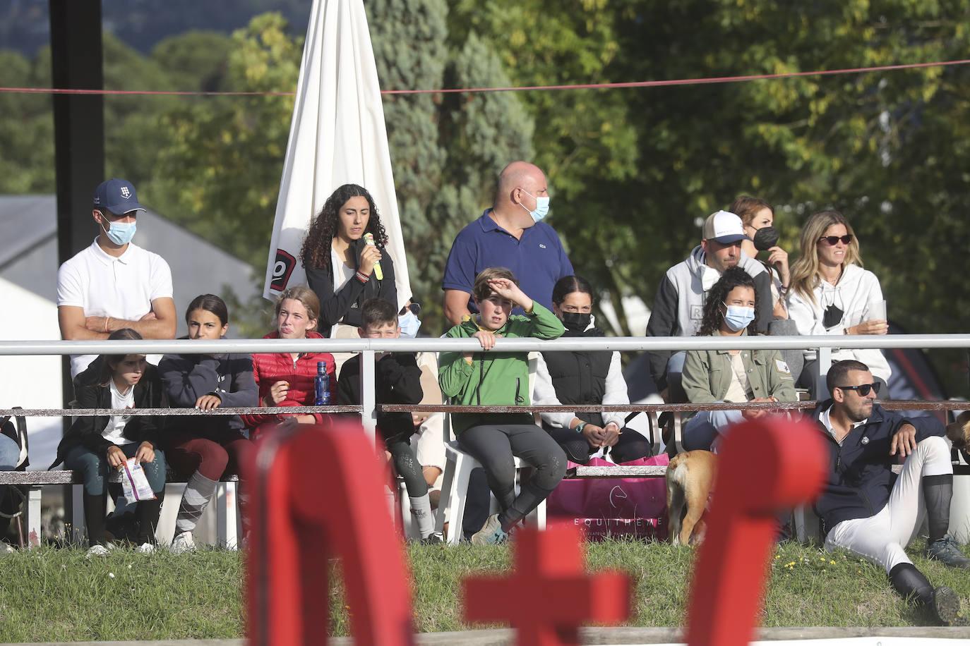 Las jóvenes amazonas fueron las protagonistas de la jornada del sábado en el CSN 3 estrellas del Gijón Horse Jumping que se disputa en el Chas. La mexicana Ángela González y la astur-catalana Sira Martínez Cullell se llevaron las dos pruebas más importantes, demostrando su valía y sus ganas de progresar. 