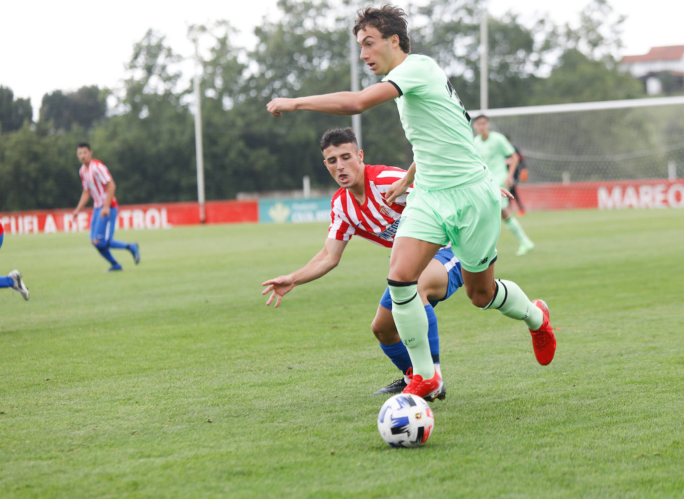 Fotos: Las mejores imágenes del Sporting B - Bilbao Athletic