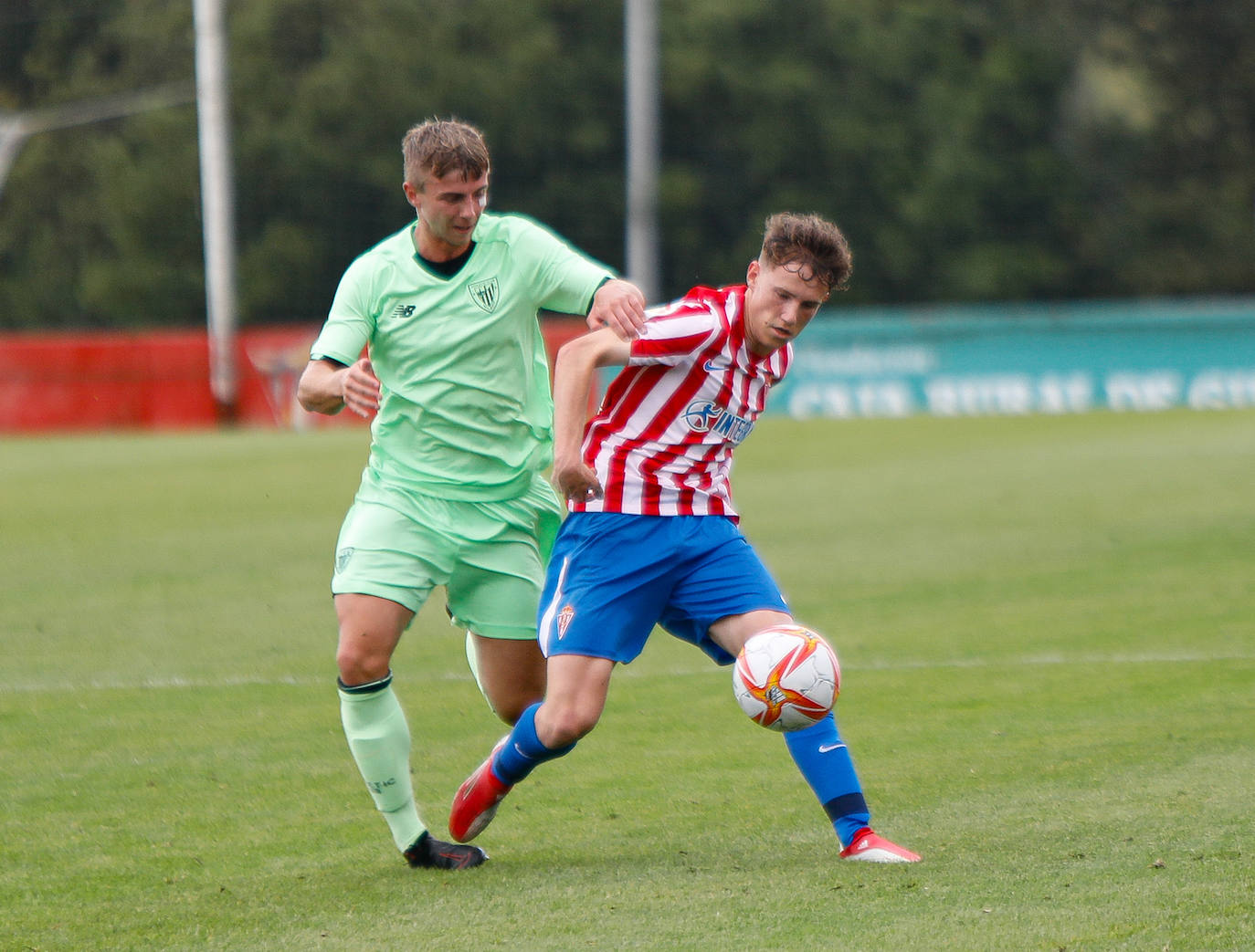 Fotos: Las mejores imágenes del Sporting B - Bilbao Athletic