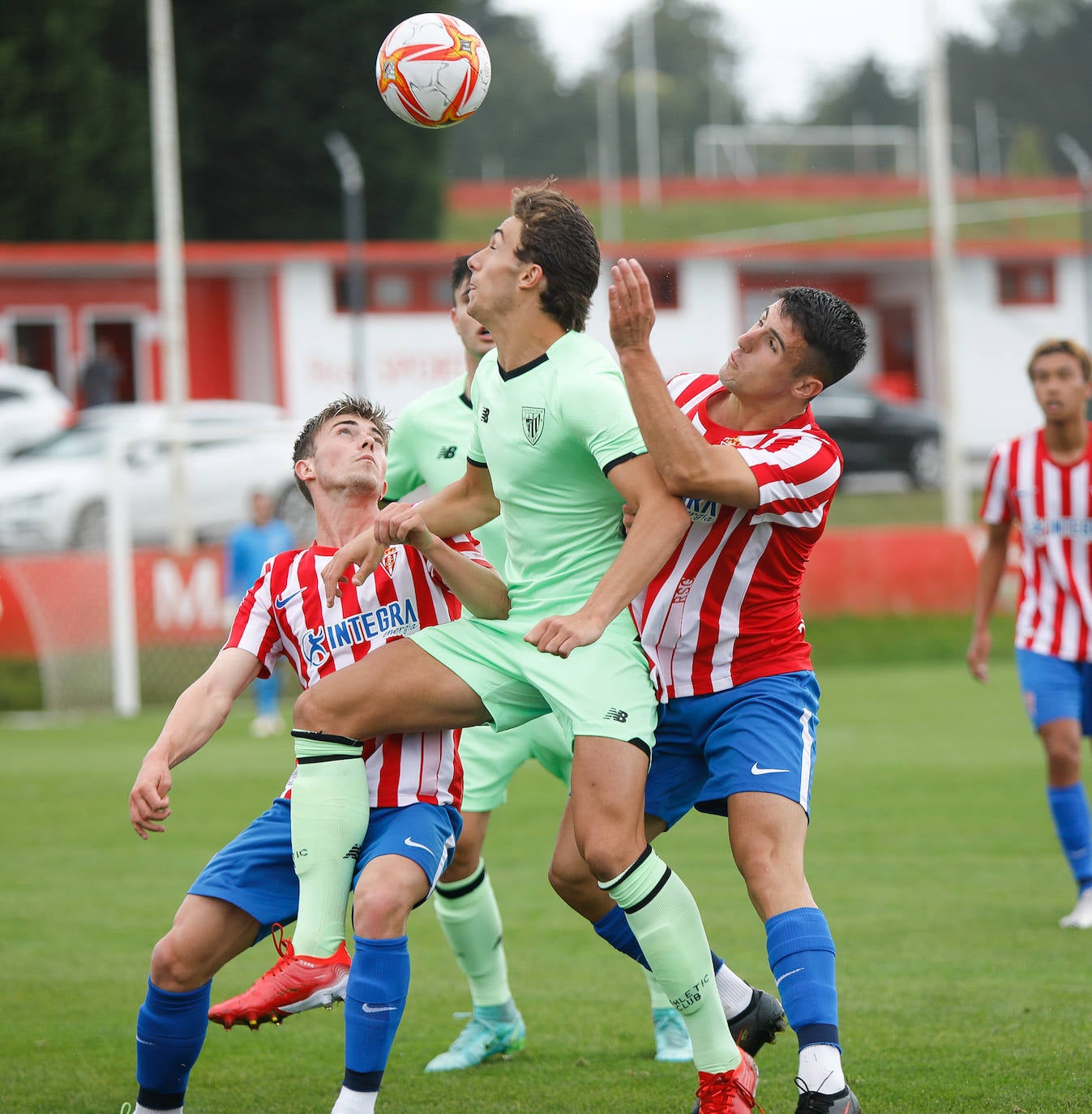 Fotos: Las mejores imágenes del Sporting B - Bilbao Athletic