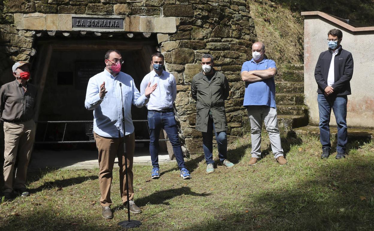 Adrián Barbón, en el acto de homenaje a las víctimas de la Bornaina, celebrado este domingo 
