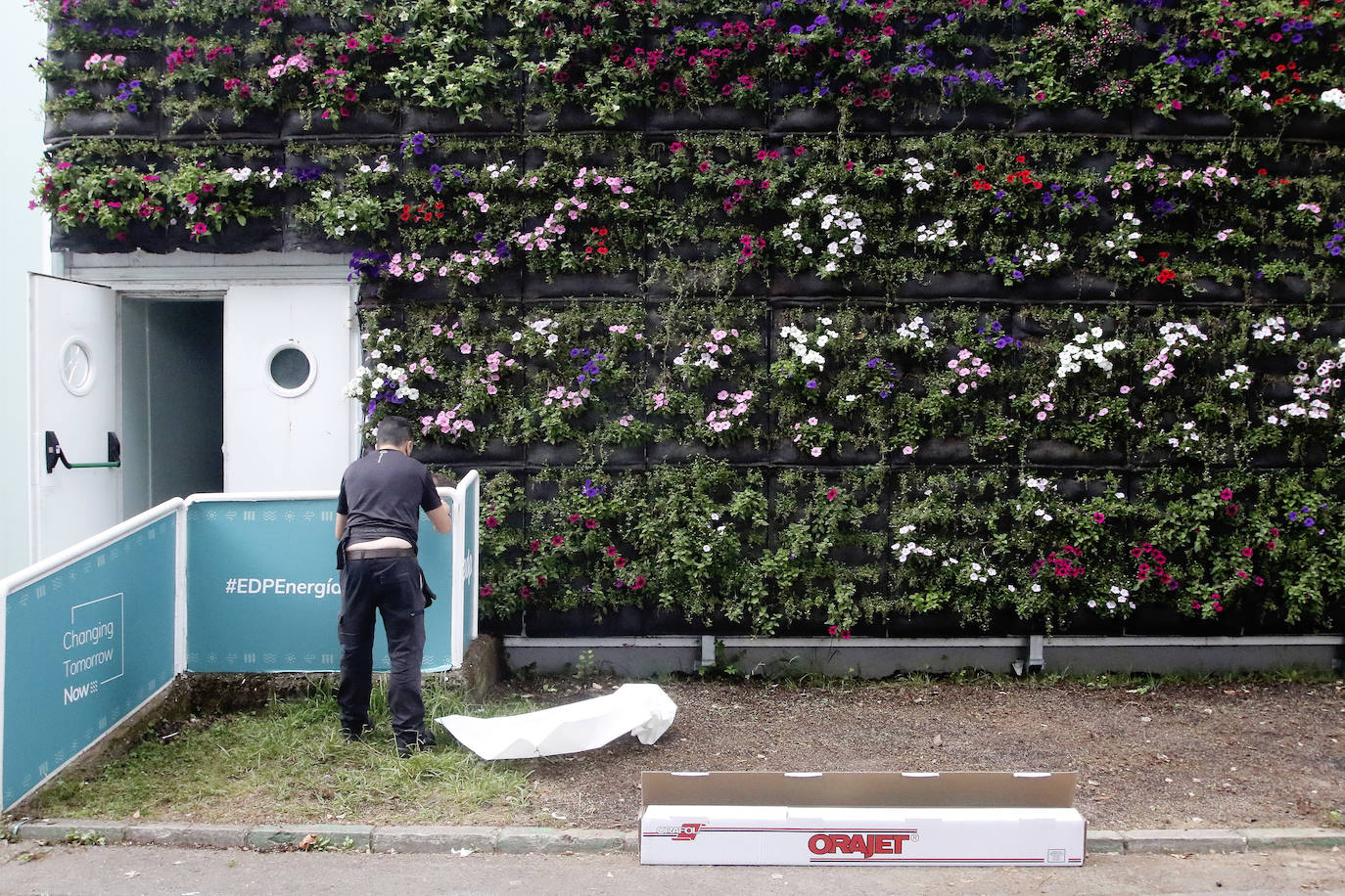 La nueva edición de la feria de muestras arrancará el viernes, con un acto inaugural reducido a 238 asistentes en el Palacio de Congresos y en el que se da por segura la presencia de un ministro del Ejecutivo. Serán en total 15 días de evento, del 7 al 22 y en horario de 11.00 a 22.00. El 80% de los espacios estarán al aire libre.