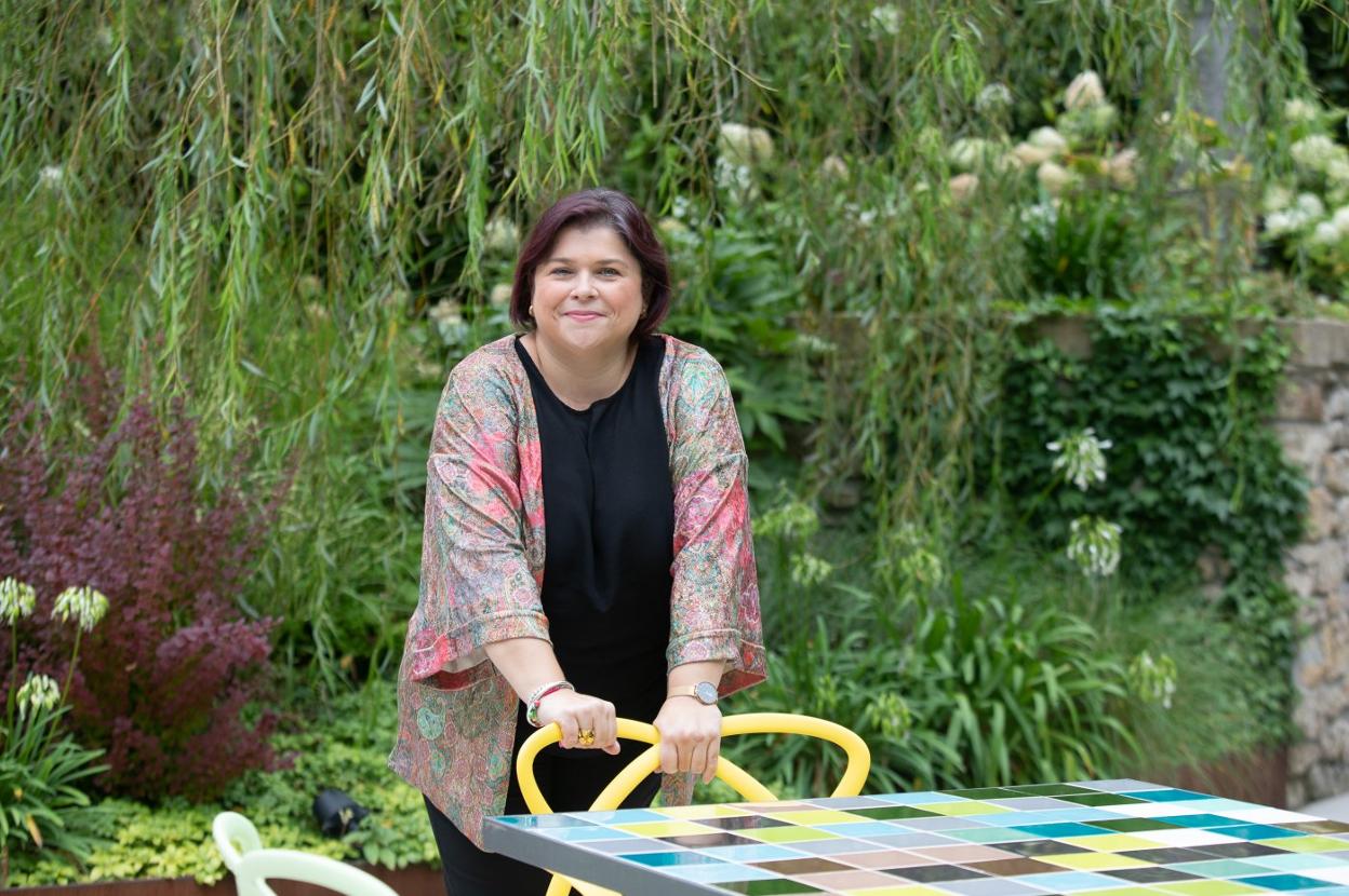 La profesora Esther González, de la Universidad Rey Juan Carlos, ofreció ayer una conferencia en la primera jornada de los cursos de La Granda. 