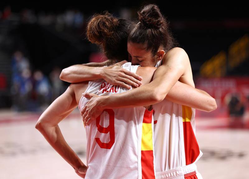 La selección femenina de baloncesto cae en cuartos ante Francia y se queda sin opción a medalla. Jordi Xammar y Nico Rodríguez consiguen el bronce en vela, «una medalla que sabe a oro», dicen.