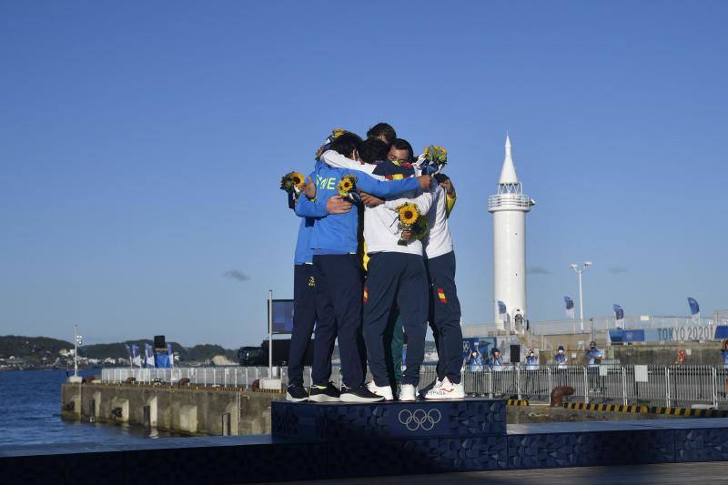 La selección femenina de baloncesto cae en cuartos ante Francia y se queda sin opción a medalla. Jordi Xammar y Nico Rodríguez consiguen el bronce en vela, «una medalla que sabe a oro», dicen.
