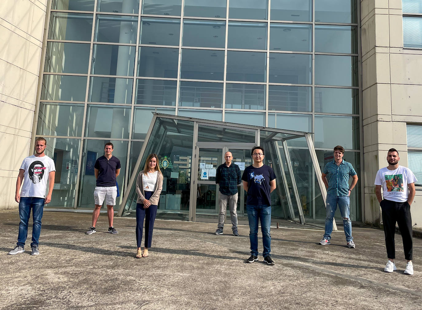 De izquierda a derecha: Christian Lanza, Abel Martínez, Ana Isabel Fernández-Tresguerres, Javier Martín, Jiahua Duan, Pablo Alonso, Gonzalo Álvarez.