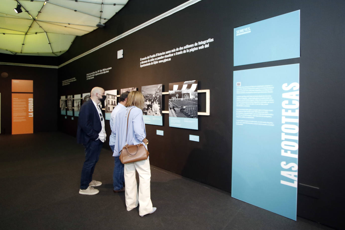 La Feria de Muestras ha acogido la exposición Semeyes, que recopila imágenes de tiempos pasados y ha contado con gran expectación en su inauguración.