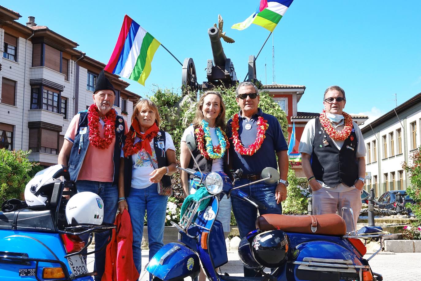 Por segundo agosto consecutivo, el Sella no vive la tradicional competición y tampoco hay folixa. Pero la pandemia no ha logrado mermar el ánimo de todas las personas que se han lanzado este sábado en sus canoas a las aguas del río.