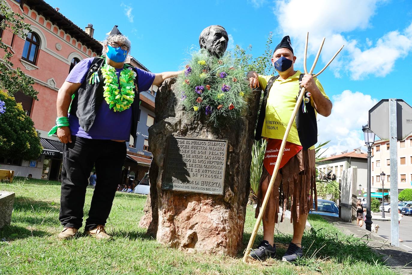 Por segundo agosto consecutivo, el Sella no vive la tradicional competición y tampoco hay folixa. Pero la pandemia no ha logrado mermar el ánimo de todas las personas que se han lanzado este sábado en sus canoas a las aguas del río.