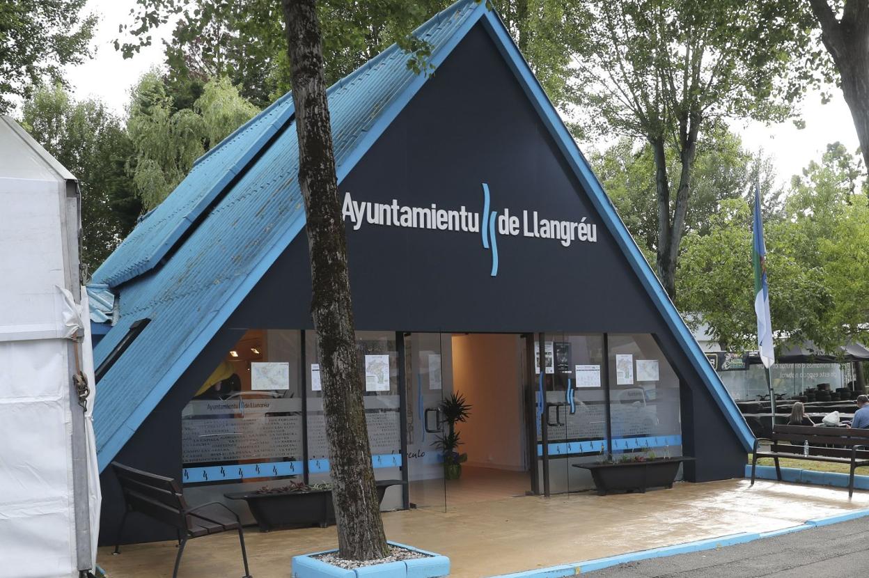 Pabellón de Langreo, volcado este año en el arte. 