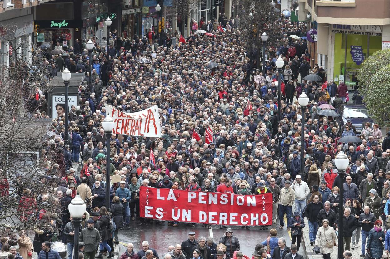 Manifestación en favor de unas pensiones dignas, en Gijón. 