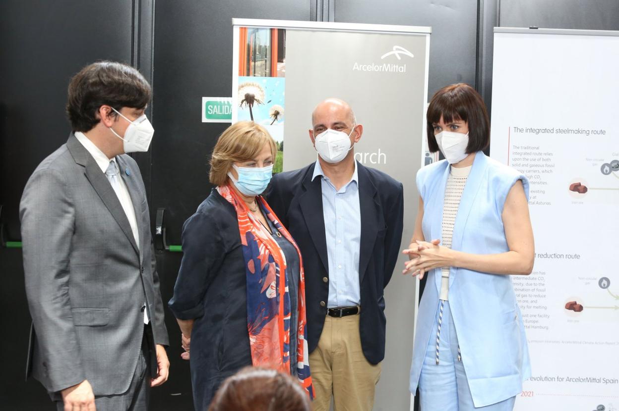 Borja Sánchez, Mariví Monteserín, Nicolás de Abajo y Diana Morant, en el centro 'New Frontier'. 