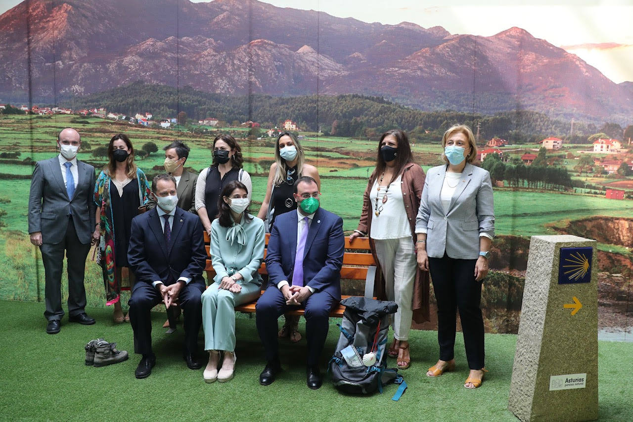 La ministra de Justicia, Pilar Llop, ha visitado el recinto de la Feria de Muestras de Asturias 2021 en su segunda jornada.