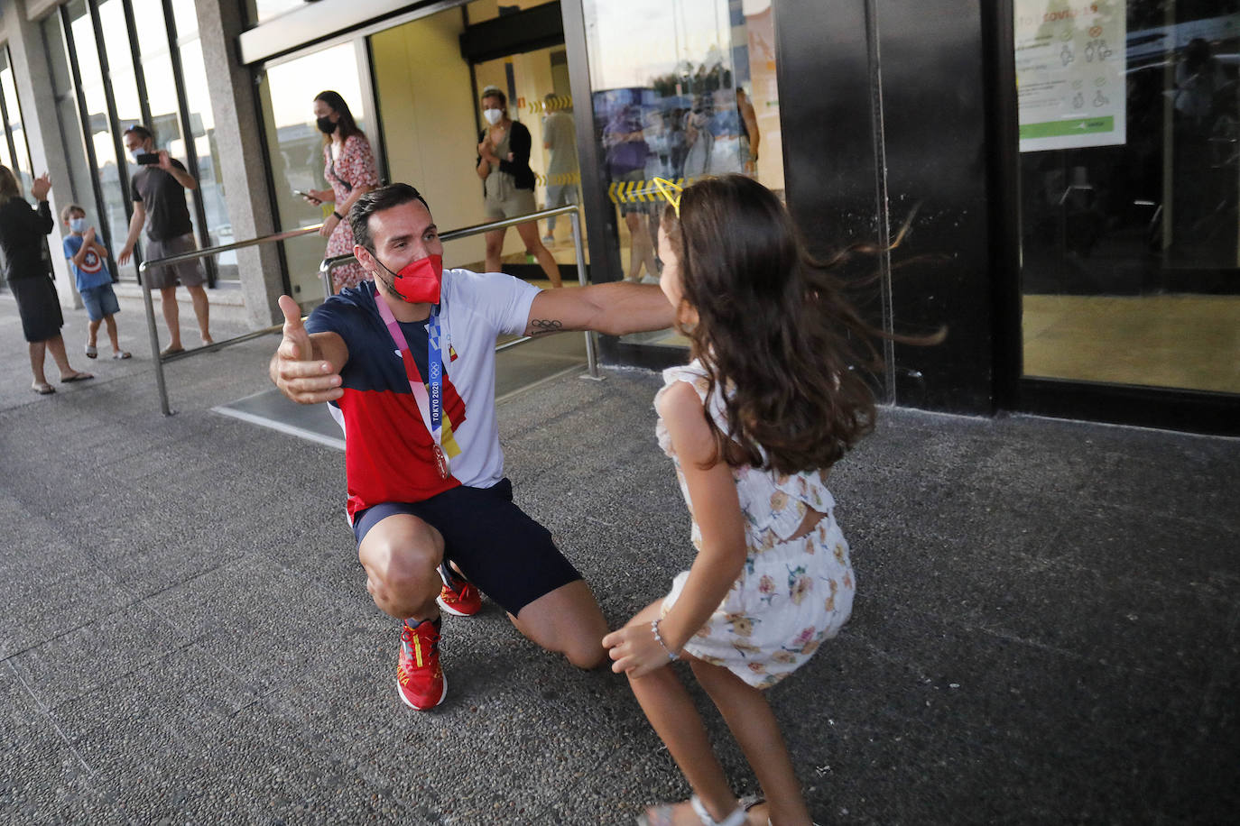 El deportista, afincado en Gijón, ya apunta a 2024, donde puede superar con un sexto metal al también piragüista David Cal, con quien comparte ser el olímpico español más laureado.