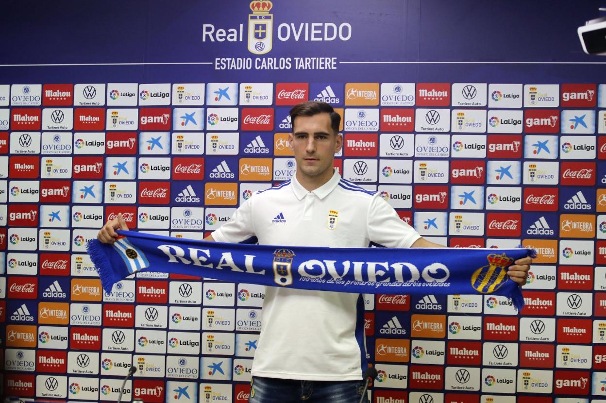 Dani Calvo, el día de su presentación con el Real Oviedo. 