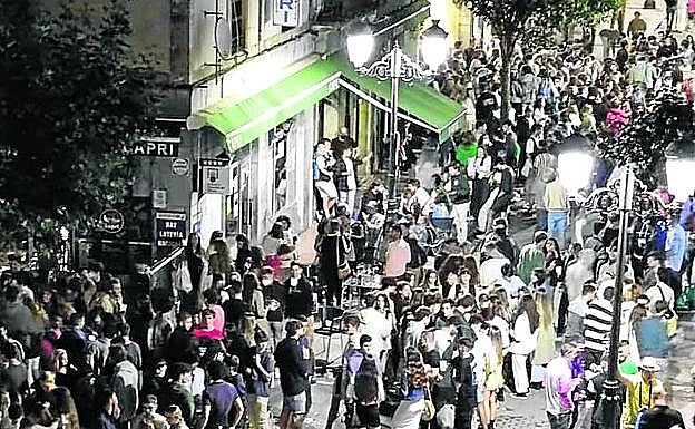 Los alcaldes apremian al Gobierno a tomar medidas urgentes contra el botellón