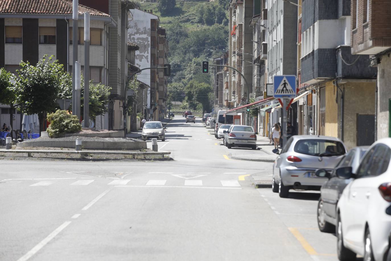 Los vecinos de Blimea, «cansados por la dejadez en la limpieza de sus calles»