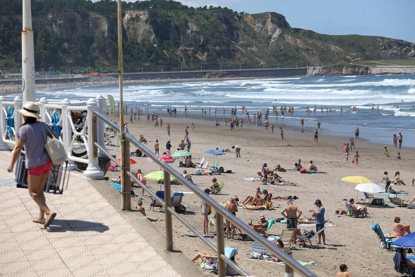 La playa de Salinas, en Castrillón, el domingo pasado