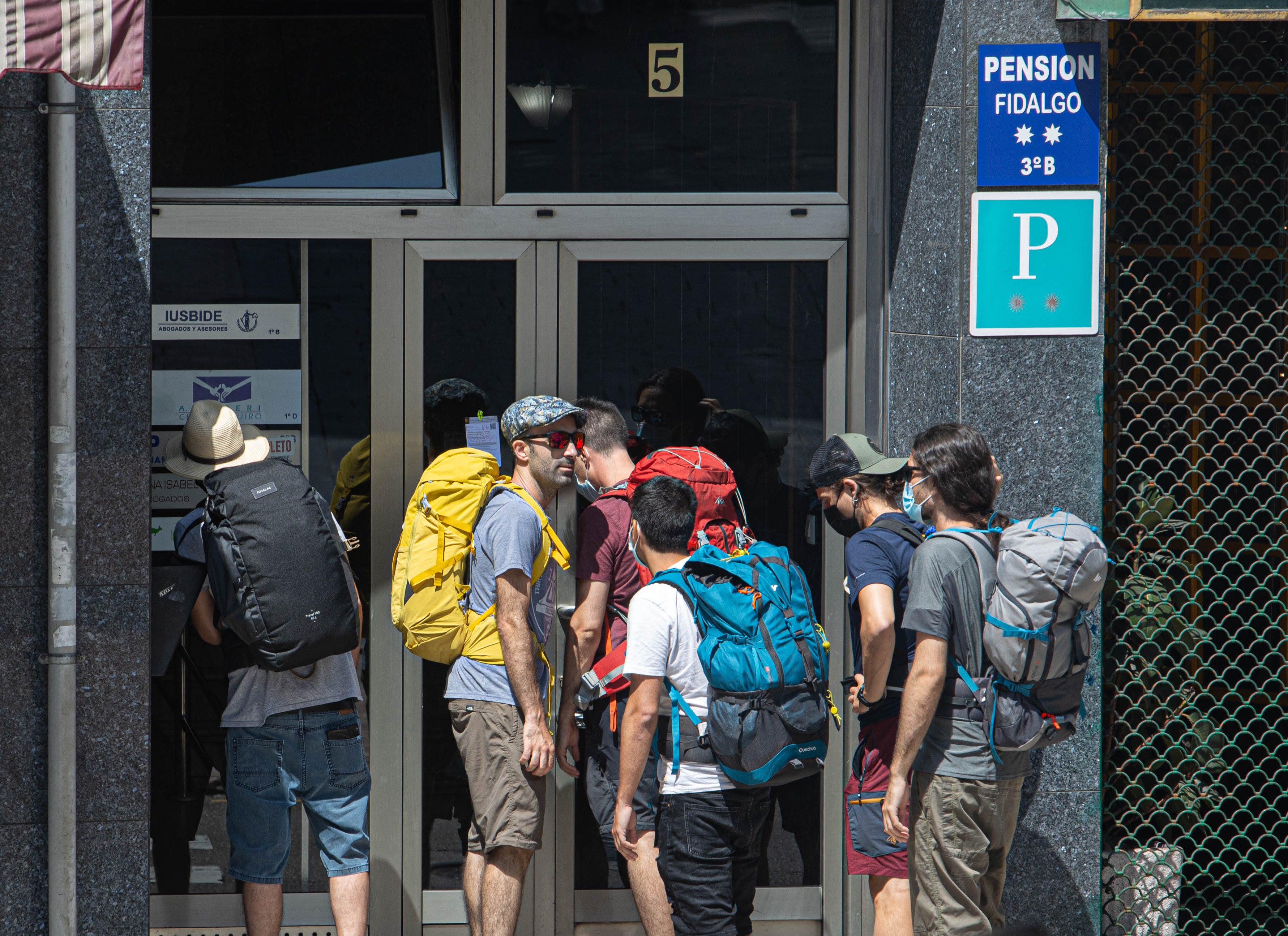 El sector turístico cuelga el cartel de completo en casi 95.000 plazas y con tarifas de hasta 370 euros por día en las escasas opciones de alojamiento. 