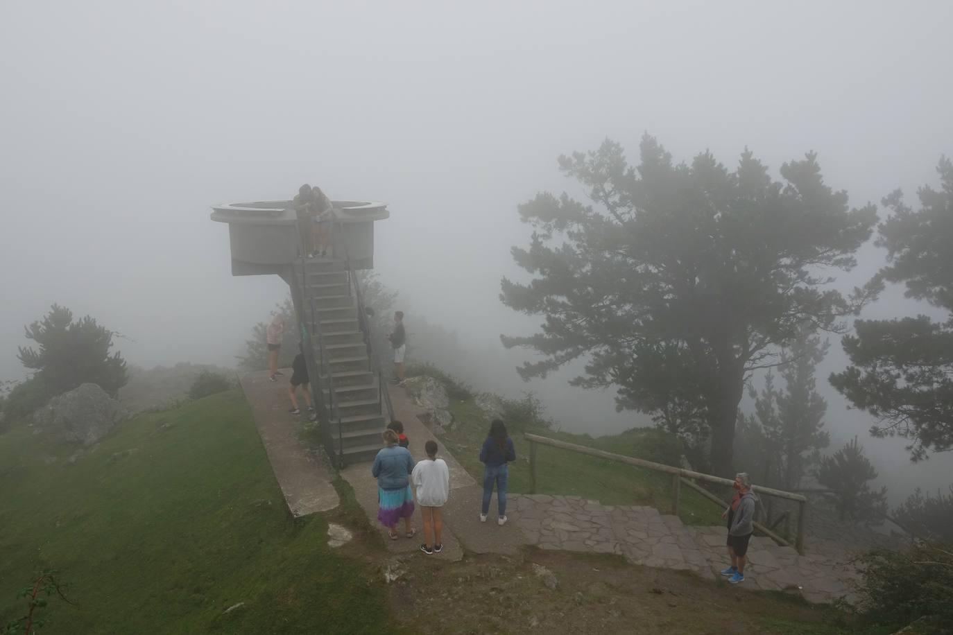 El sector turístico cuelga el cartel de completo en casi 95.000 plazas y con tarifas de hasta 370 euros por día en las escasas opciones de alojamiento. 