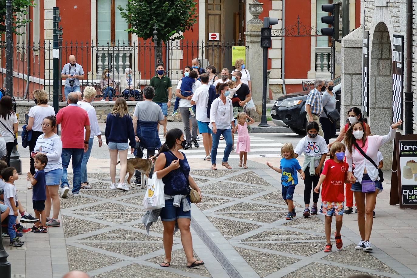 El sector turístico cuelga el cartel de completo en casi 95.000 plazas y con tarifas de hasta 370 euros por día en las escasas opciones de alojamiento. 
