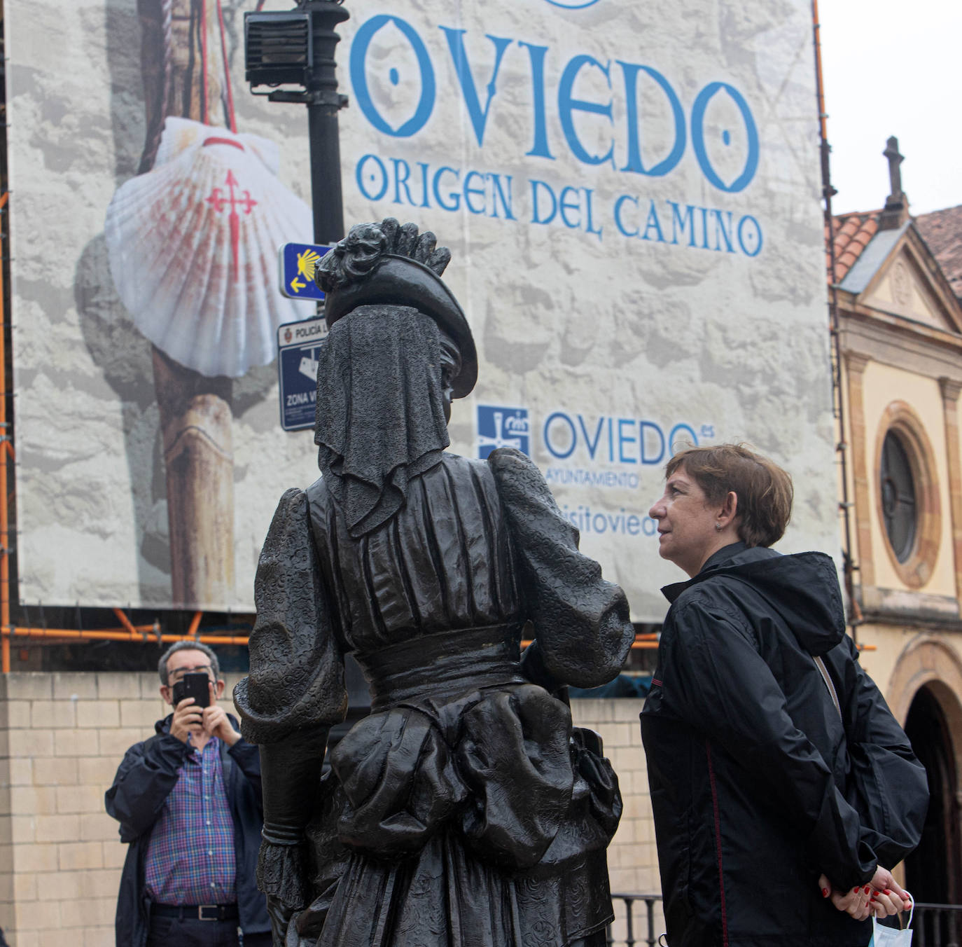 El sector turístico cuelga el cartel de completo en casi 95.000 plazas y con tarifas de hasta 370 euros por día en las escasas opciones de alojamiento. 