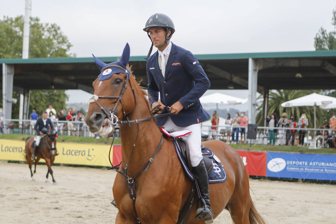 El vitoriano continúa intratable con los triunfos en la prueba grande y en la mediana. Iván Serrano venció en caballos jóvenes.