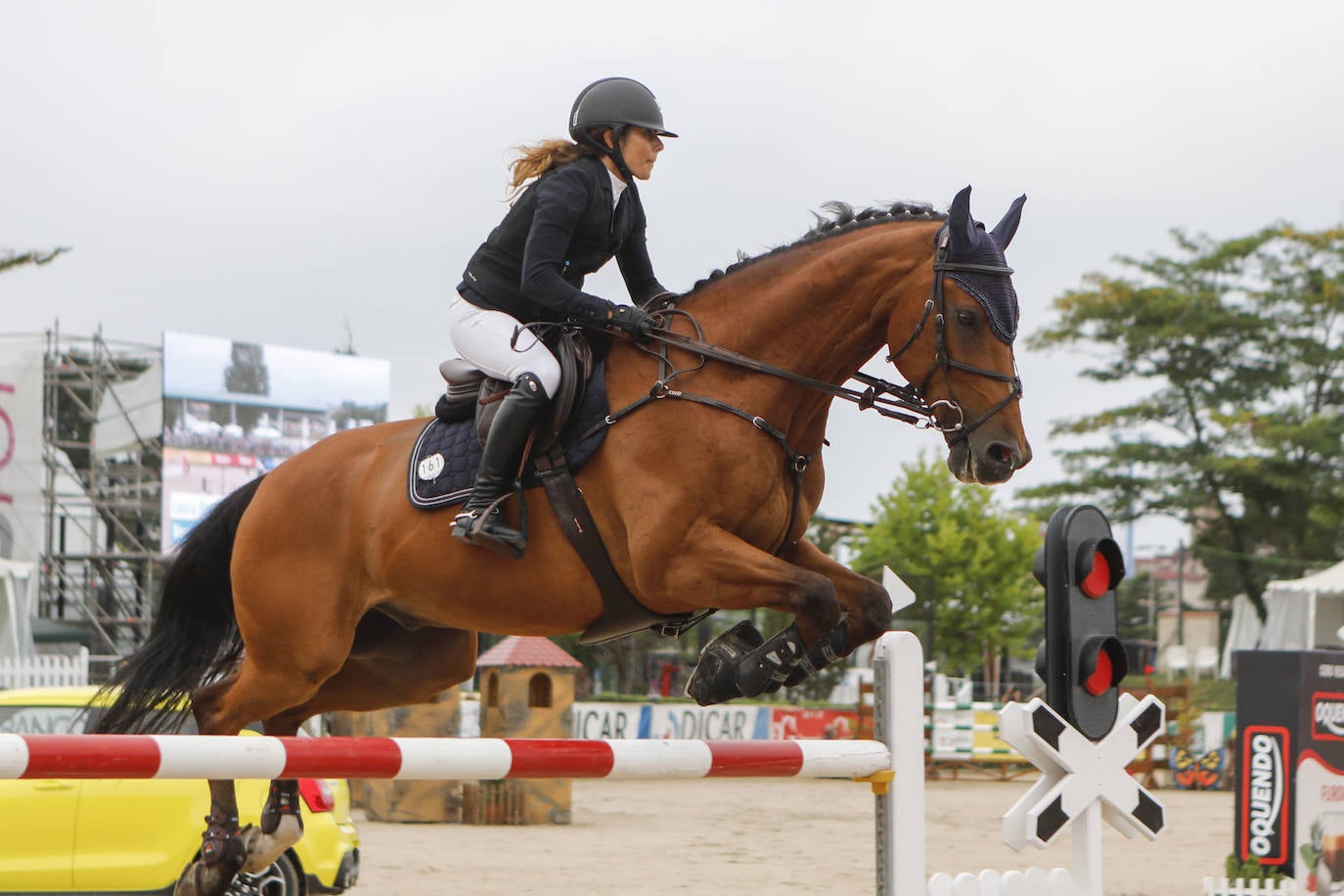 El vitoriano continúa intratable con los triunfos en la prueba grande y en la mediana. Iván Serrano venció en caballos jóvenes.